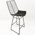 Kit 4 Banquetas Média Para Balcão Bertoia Retrô Cor Preta Alt