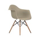 Kit 4 Cadeiras Eames Braço Polipropileno Base Madeira Eiffel
