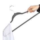 Kit 50 Cabides Veludo Slim Antideslizante Ultra Fino Cinza