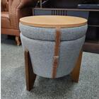 Kit Com 2 Puff Decorativo Berlim Linho Claro Com Pés Em Madei