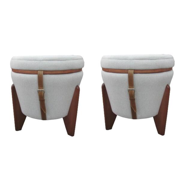 Kit Com 2 Puff Decorativo Berlim Linho Claro Com Pés Em Madei