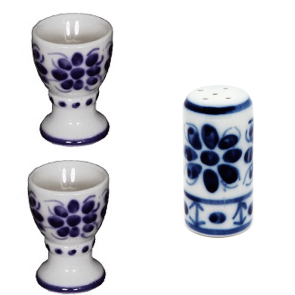 Kit De 2 Porta Ovos E Um Saleiro  De Porcelana  Feito E Pinta