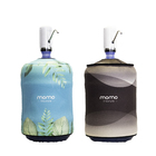 Kit Oceano = 1 Bomba Momo para galão Branco Bom-dia + 1 Capa