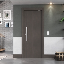 Porta com Batente Pivotante 12 a 23cm Sarrafeada Lisa Lacca Touch Carvalho Direito ou Esquerdo 2,10x0,90m Concrem Wood