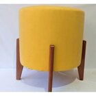 Kit Puff Mona Luxo Madeira Maciça Tecido Suede Premium Amarelo