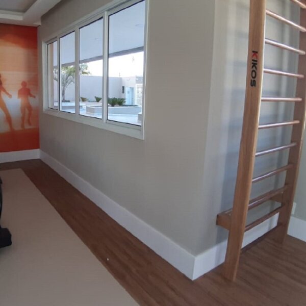 Kit Rodapé De Poliestireno 20 Barras Lisas De 15cmx2,44m Rend