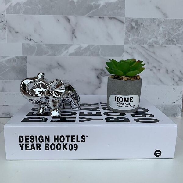 Livro Decorativo, Elefante Cerâmico E Mini Vaso De Cimento