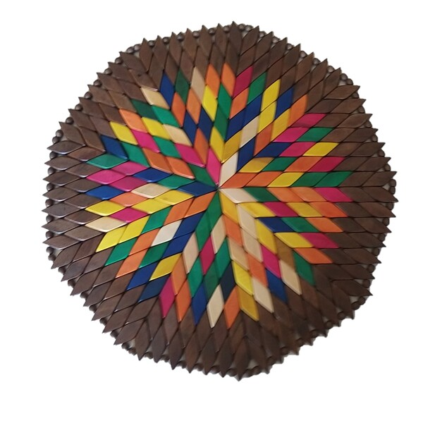 Lugar Americano De Madeira Redondo, Colorido, Bordas Marrons