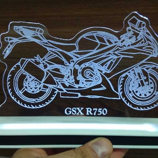 Luminária Abajur Base De Mesa Acrílica Led Moto Gsx R750 - Br