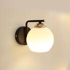 Luminária Arandela De Parede Em Metal E Vidro Leitoso Preta C