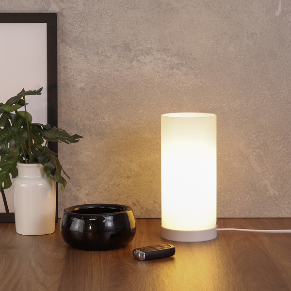 Modelo básico de luminária com difusor de luz cilindrico de mesa, basic da Inspire - Leroy Merlin