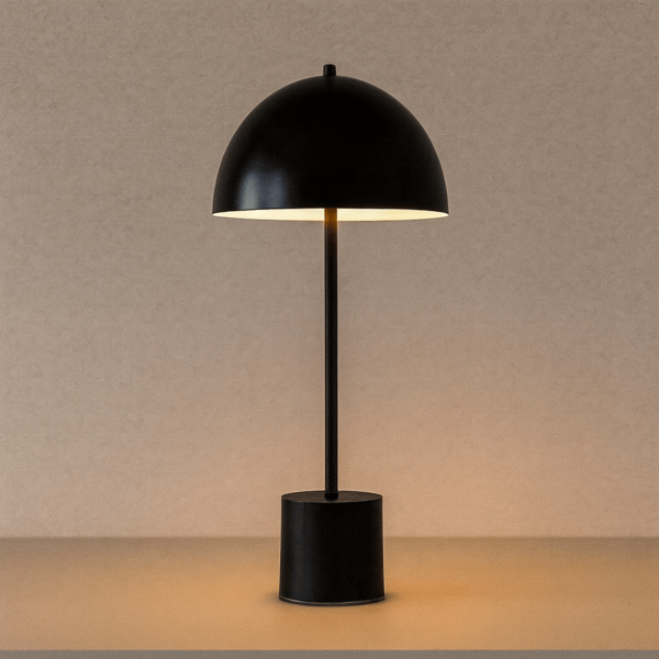 Luminária de Mesa Komaco Slim Com Cúpula Fixa Preta