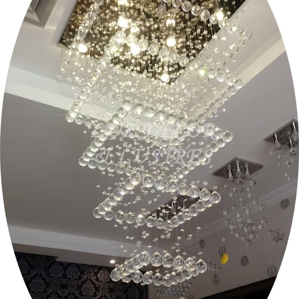 Luminária No Formato De Torre Para Vão De Escada 3,60m Bivolt