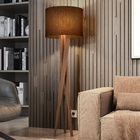 Luminária Tripé Bella Com Cúpula Pés De Madeira