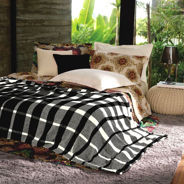 Cama posta: quarto com Manta Decorativa Xadrez