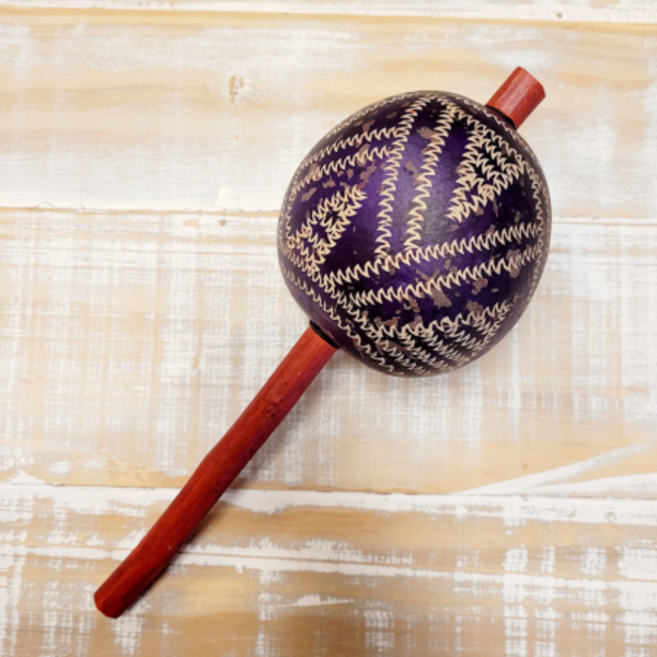 Maraca Indígena Etnia Karajá Tam. M - Mod. 6