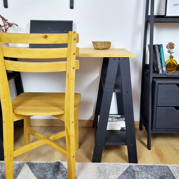 Mesa Com Cavaletes Com Prateleira Em Madeira - Preto E Mel