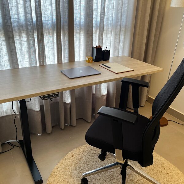 Mesa Com Regulagem De Altura Elétrica Escrivaninha 120cm Mee1