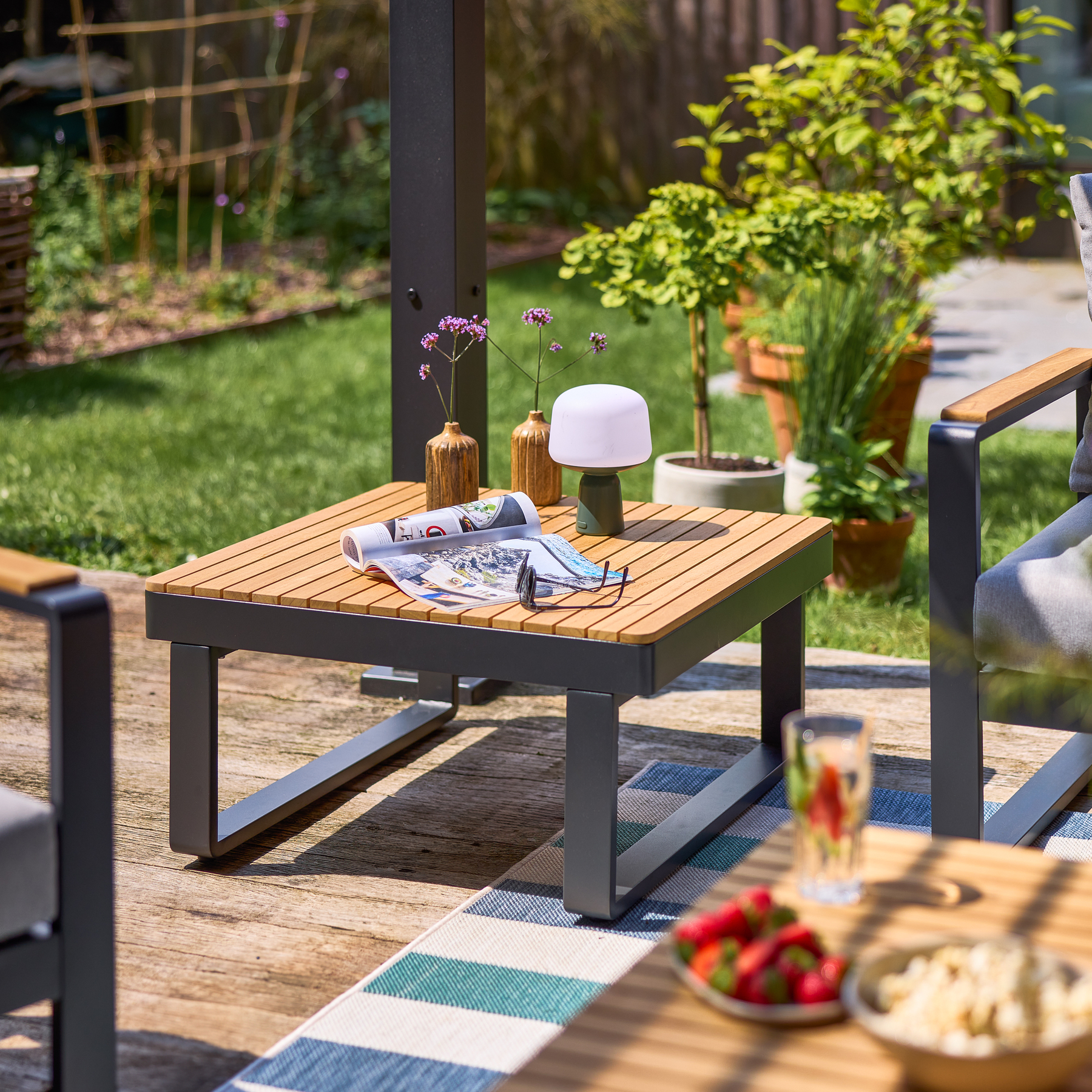 Mesa de Apoio para Jardim Baixa em Alumínio 35,2x70x70cm Cinza Persea Naterial