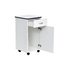 Mesa De Cabeceira Fechada Em Mdf Com Rodízios