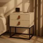 Mesa De Cabeceira Unic 45 Moderna 2 Gavetas Puxador De Couro