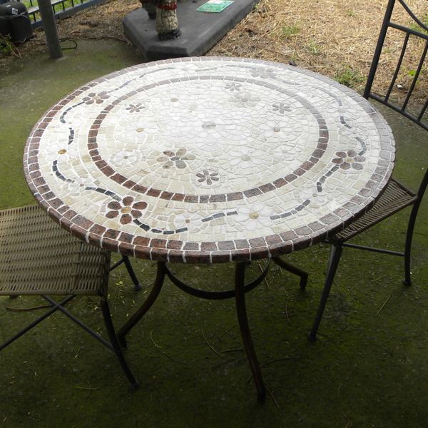 Mesa Em Mosaico Com Base De Ferro - 90 Cm