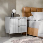 Mesinha Lateral Para Cama Moriah 60cm Largura Branco Pés E Pu