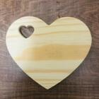 Mini Tábua De Madeira Pinus Com Coração Vazado