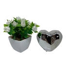 Mini Vaso Branco De Plástico C/ Plantinha Artificial E Coraçã
