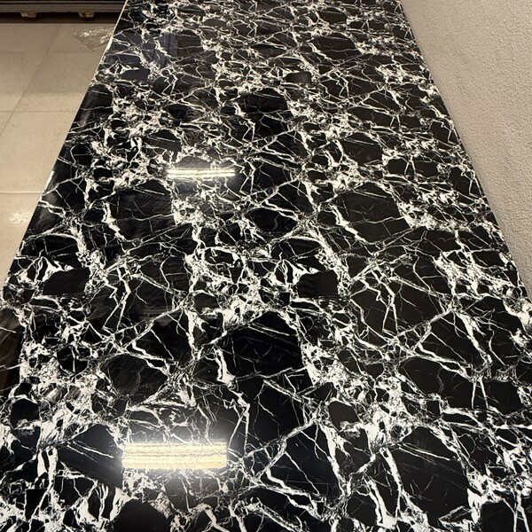 Painel De Pvc Marmorizado C/ 1220x2800x3mm  Cor Preto Rajado