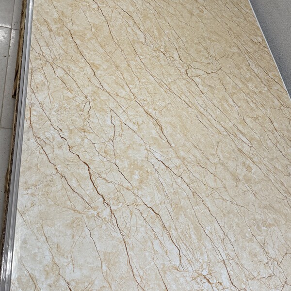 Painel De Pvc Marmorizado Com 1220x2800x3mm Cor Bege Rajado