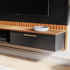 Painel De Tv Até 65 Pol. Nali Babus - Preto / Ripado Cinamomo