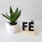 Palavra Decorativa Fé Com Suporte De Madeira Preto 8,5x8 Cm