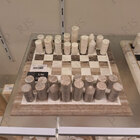 Peça Decorativa Jogo Xadrez Em Mámore Bege E Branco 30 5cm Os