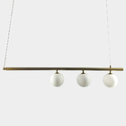 Pendente Haste Bronze Com Globos Brancos 3g9 100cm