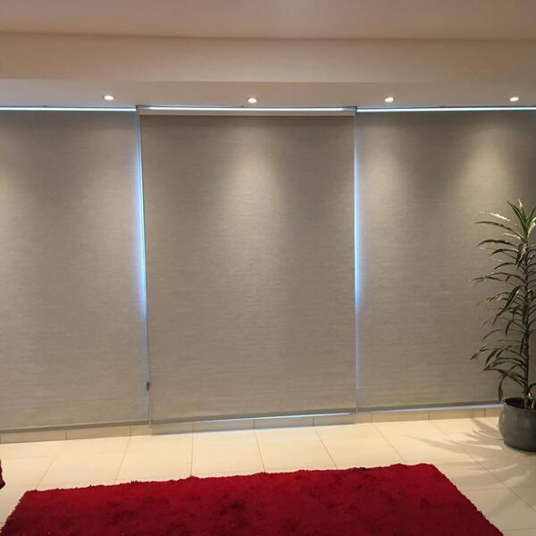 Persiana Rolô Blackout Poliéster Sem Luz Creme 1,70x1,70