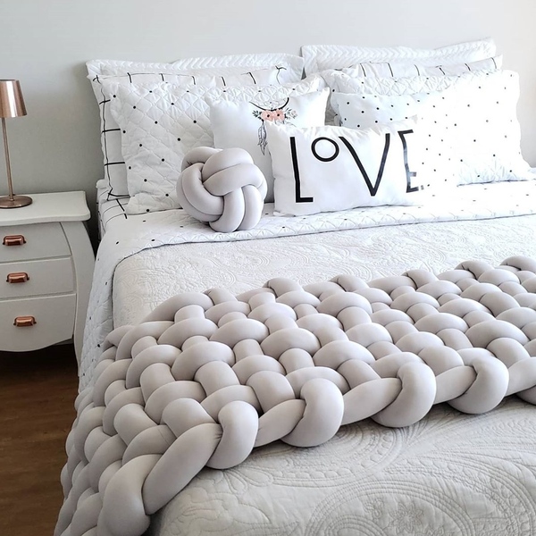 Peseira Trançada Nó Escandinavo 2,50x0,50m Queen  Cinza Claro