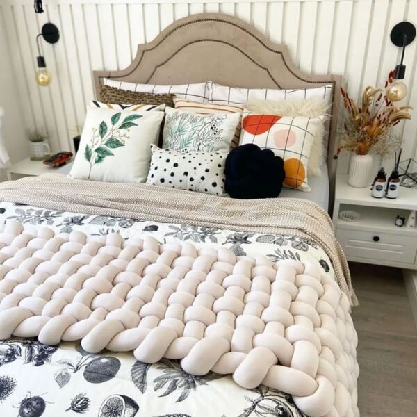 Peseira Trançada Nó Escandinavo 2,50x0,50m Queen  Nude