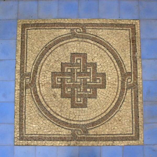 Piso Mosaico Nó De Salomão Com Quatro Lados - 100 Cm