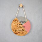 Placa Decorativa Osb Com Corda Sisal Inspire Amor Exale Grati