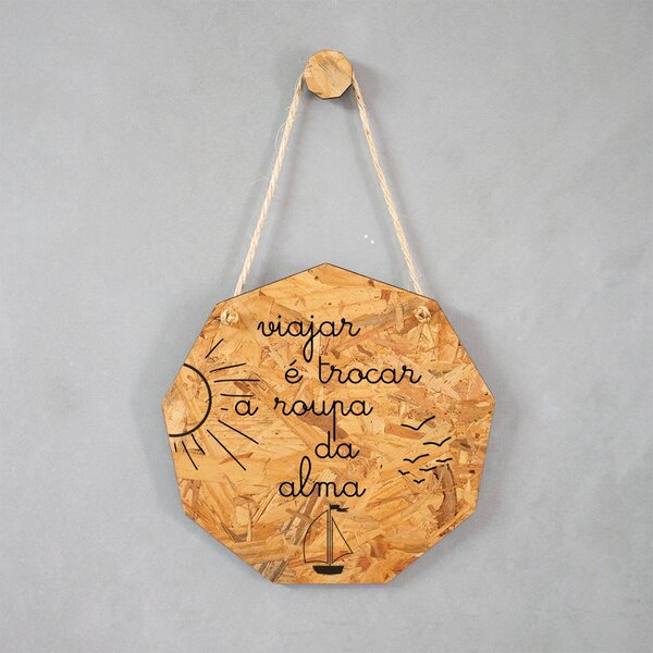 Placa Decorativa Osb Com Corda Sisal Viajar É Trocar A Roupa