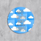 Placa Decorativa Redonda Nada É Tão Nosso Quantos Nossos Sonh