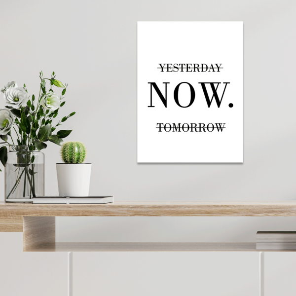 Plaquinha Decorativa Adesivada Now