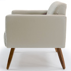 Poltrona Alberta Pés Madeira Corano Matelassê Creme