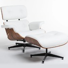 Poltrona Charles Eames Com Puff Em Couro Natural Cor Branco -