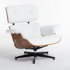 Poltrona Charles Eames Com Puff Em Couro Natural Cor Branco -