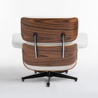 Poltrona Charles Eames Com Puff Em Couro Natural Cor Branco -