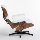 Poltrona Charles Eames Com Puff Em Couro Natural Cor Branco -