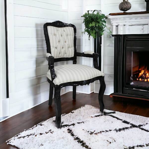 Poltrona Clássica Com Botões Luiz Xv Preto Brilho E Estampa L