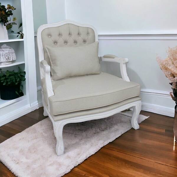 Poltrona Clássica King Entalhada Capitonê Branco Provençal E